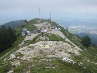 24 Die von den Alpinis resaurierte Stellung am Monte Pallone - Hütte und Versorgungsplattform der Alpini